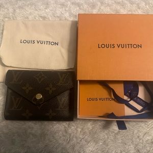 Louis Vuitton victorine wallet